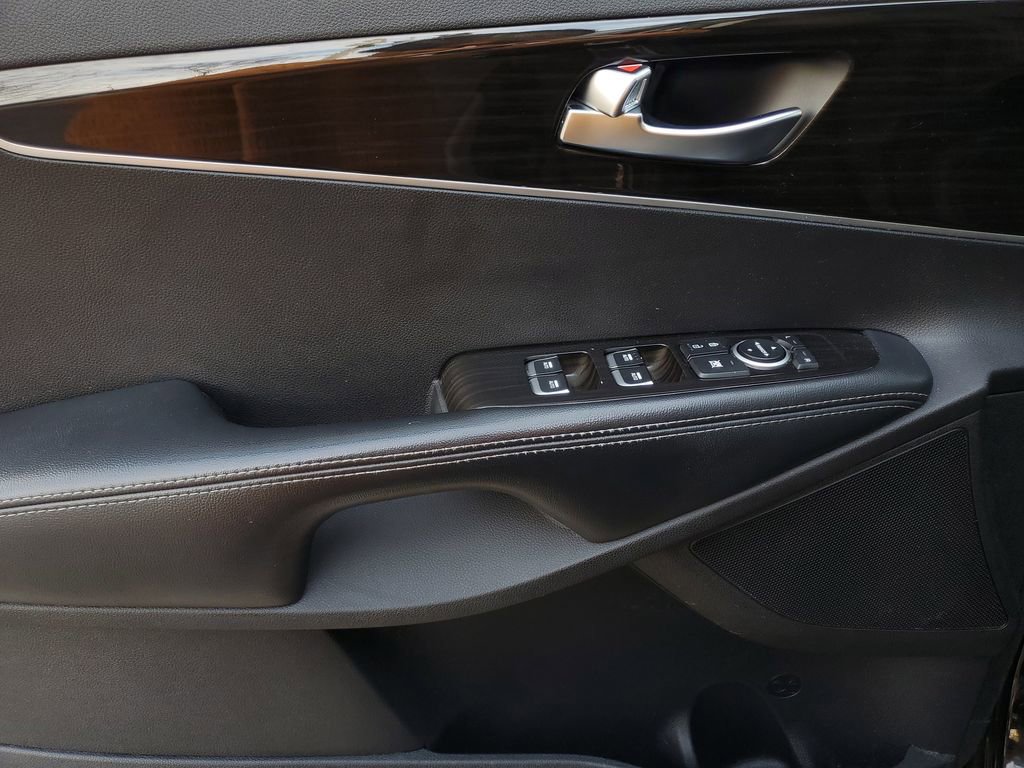 Used 2019 Kia Sorento S image 11