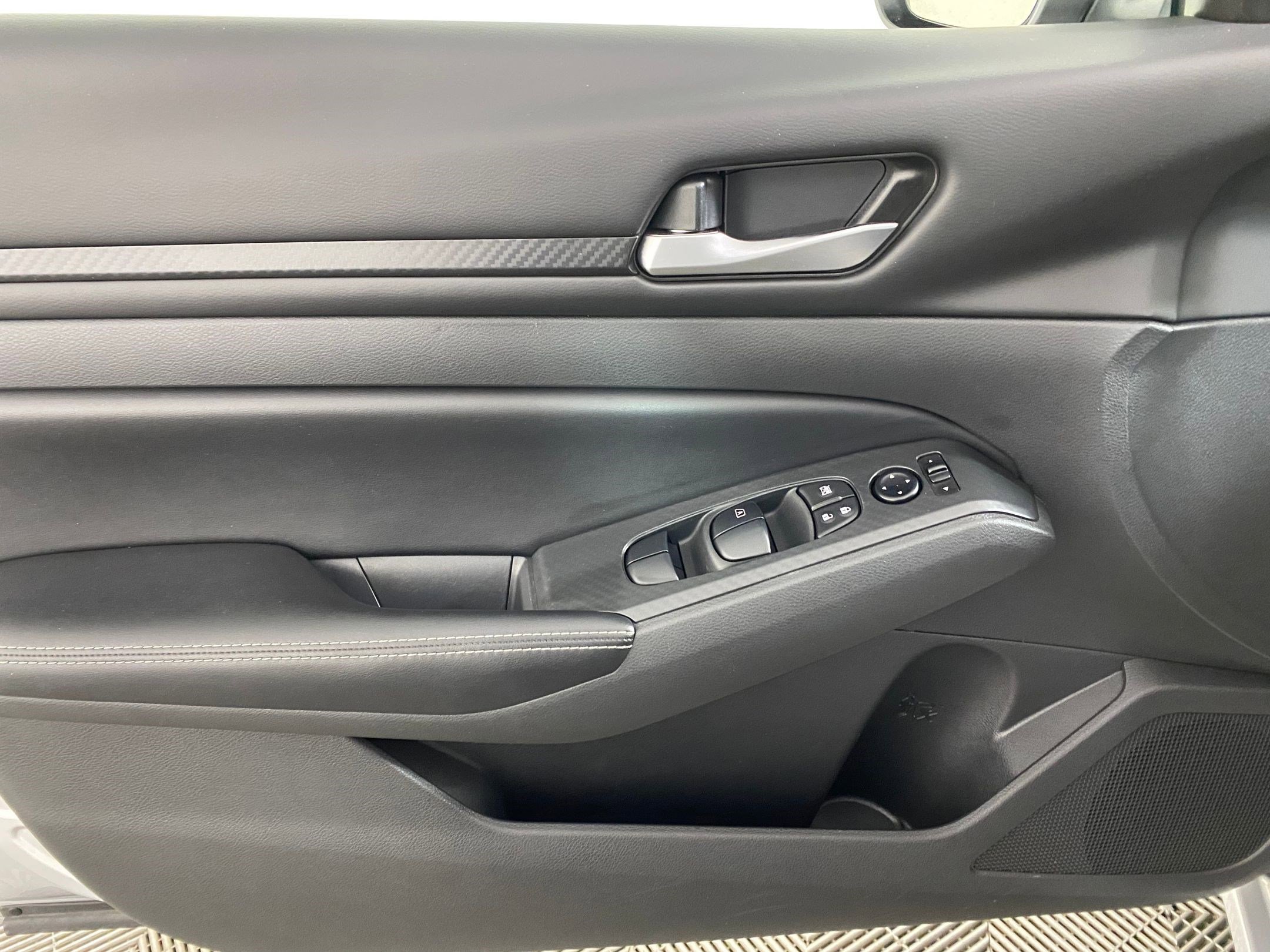 Used 2024 Nissan Altima 2.5 SV image 11