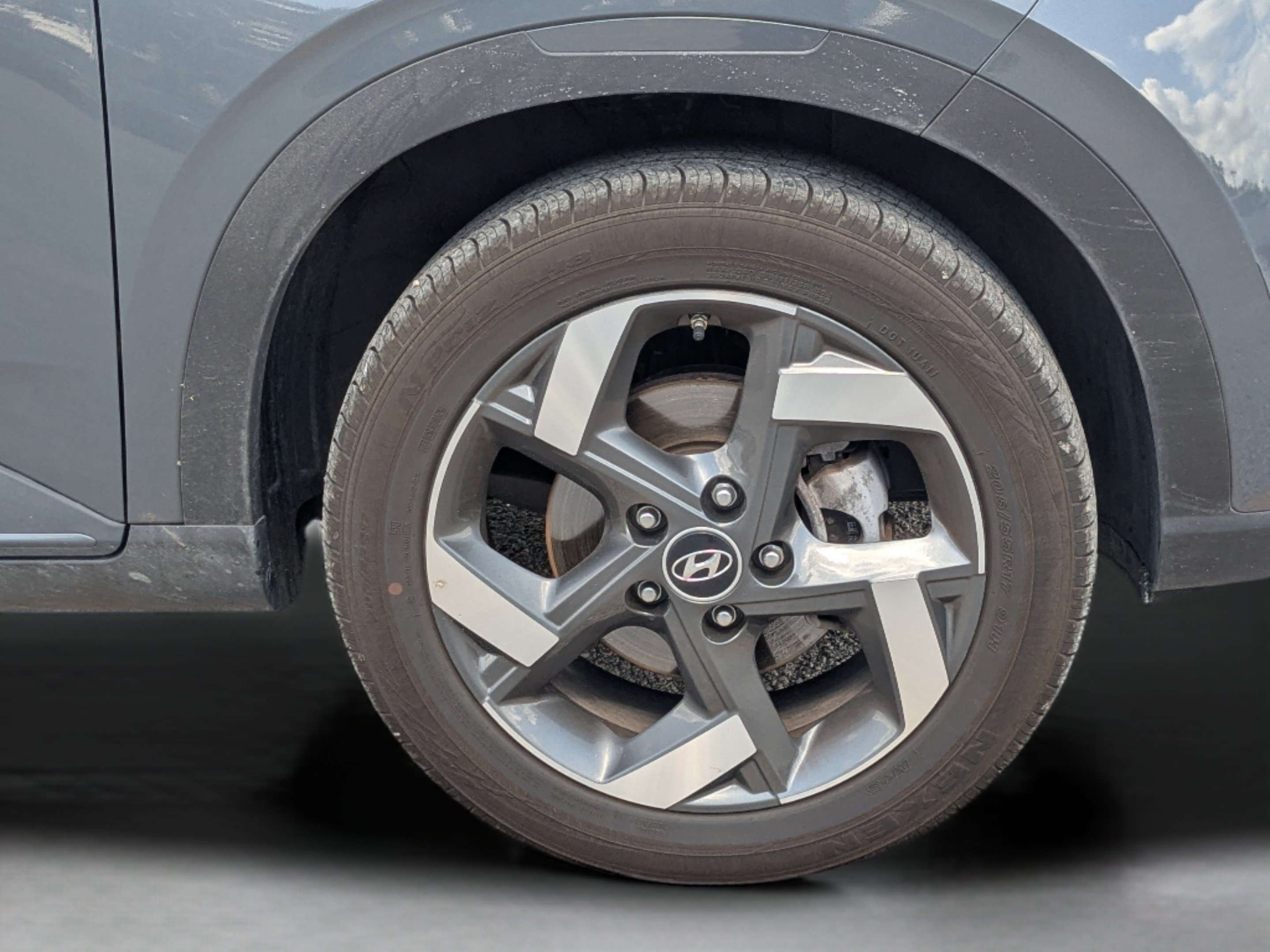 Certified 2025 Hyundai Venue Limited FWD image 11