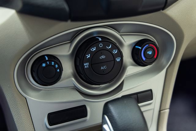 Used 2018 Ford Fiesta SE image 19