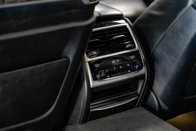 Used 2020 BMW 750i xDrive w/ Executive Package AWD/4WD image 52
