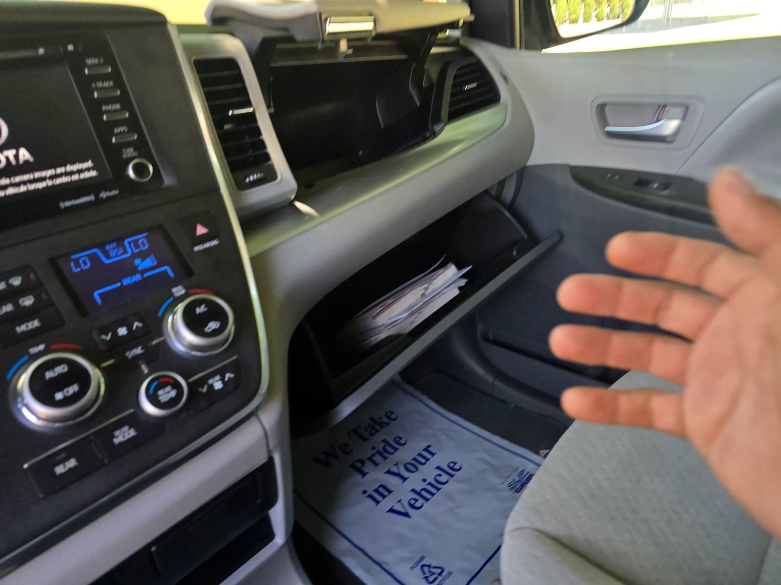 Used 2019 Toyota Sienna LE image 23