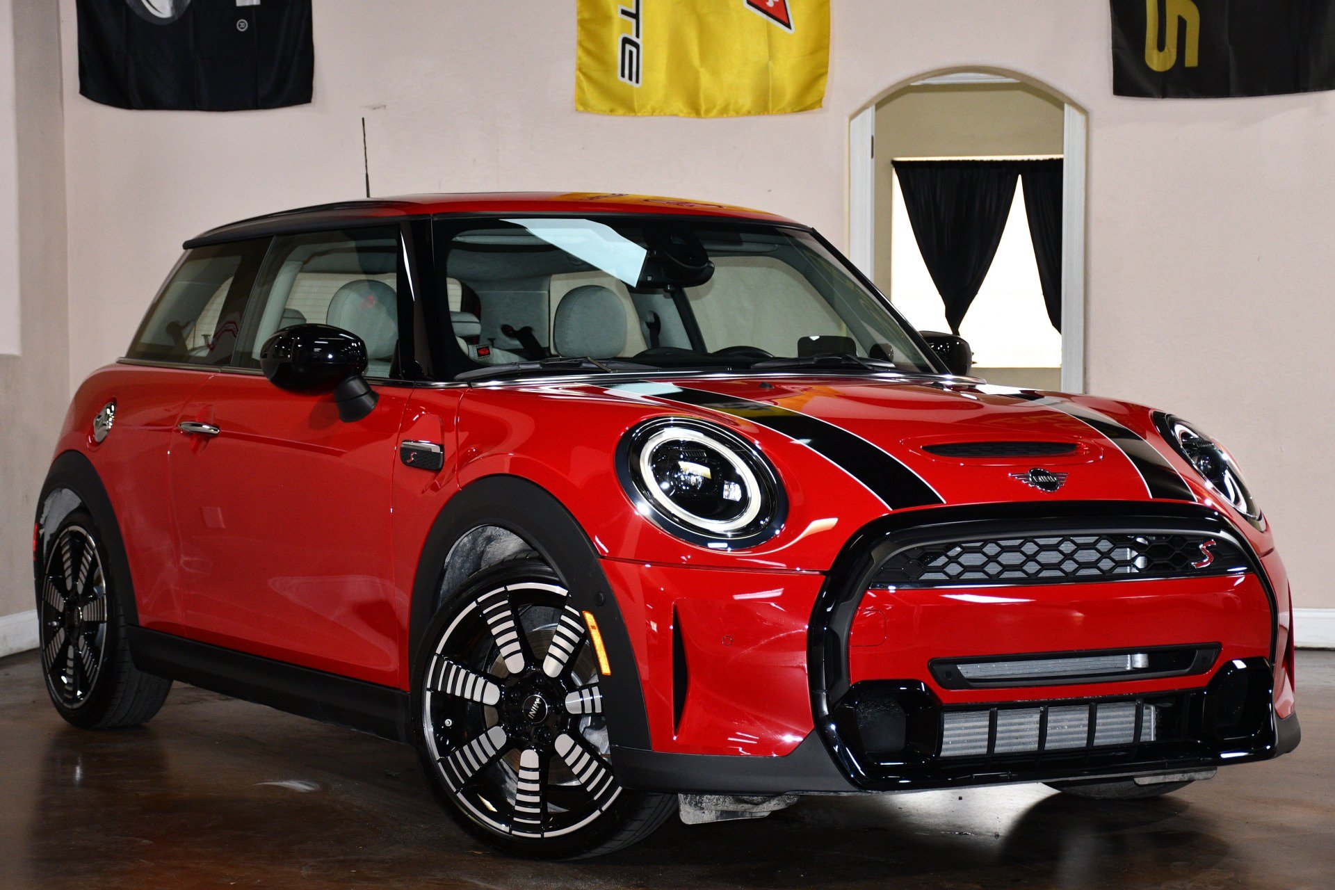 Used 2023 MINI Cooper S FWD image 3
