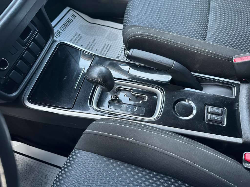 Used 2017 Mitsubishi Outlander SE image 18