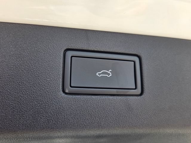 Certified 2025 Volkswagen Tiguan SE FWD image 13