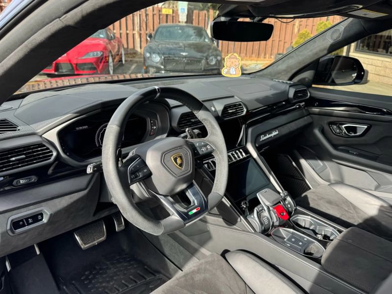 Used 2021 Lamborghini Urus image 9