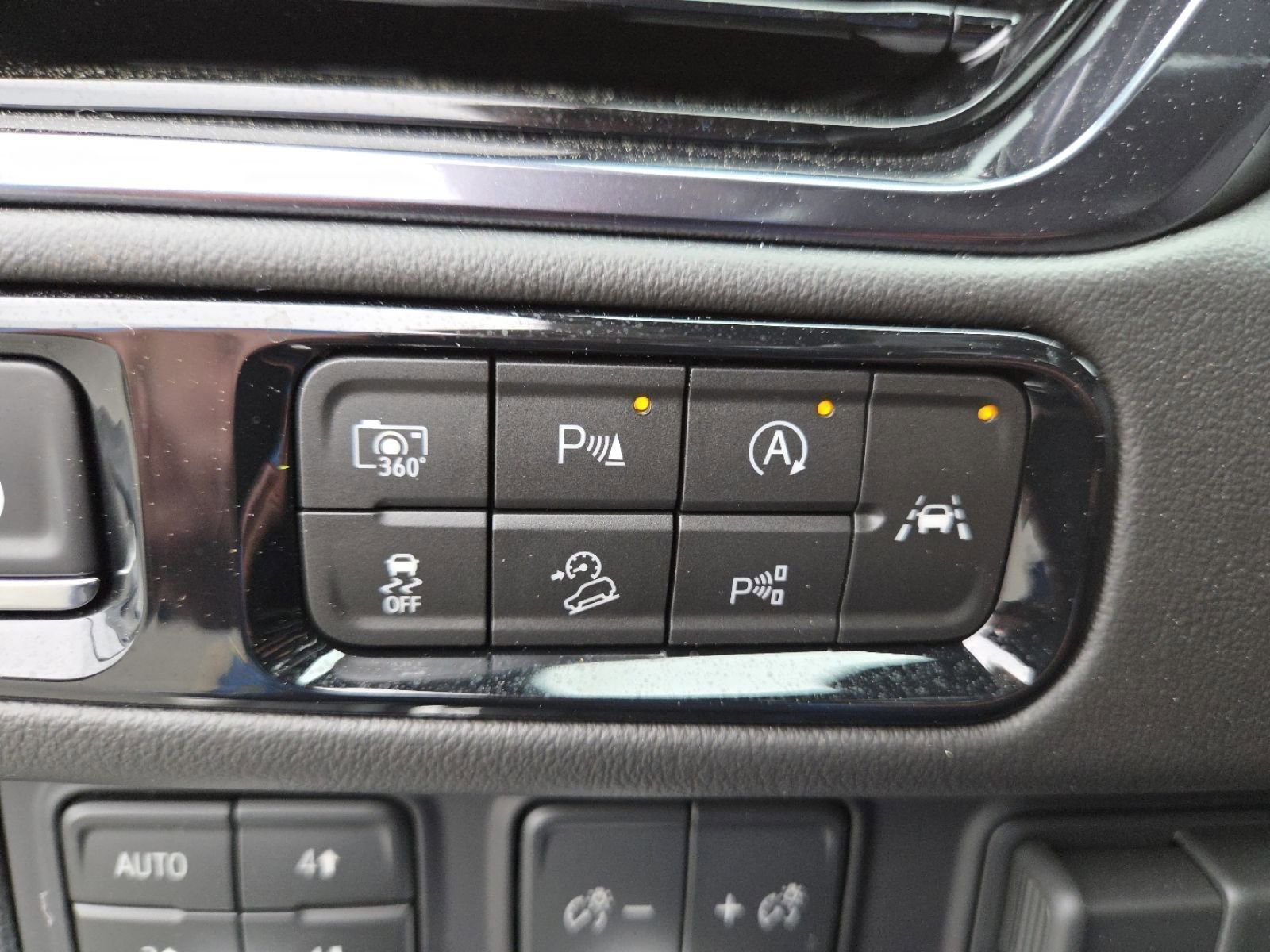 New 2026 GMC Yukon AT4 w/ AT4 Premium Plus Package image 15