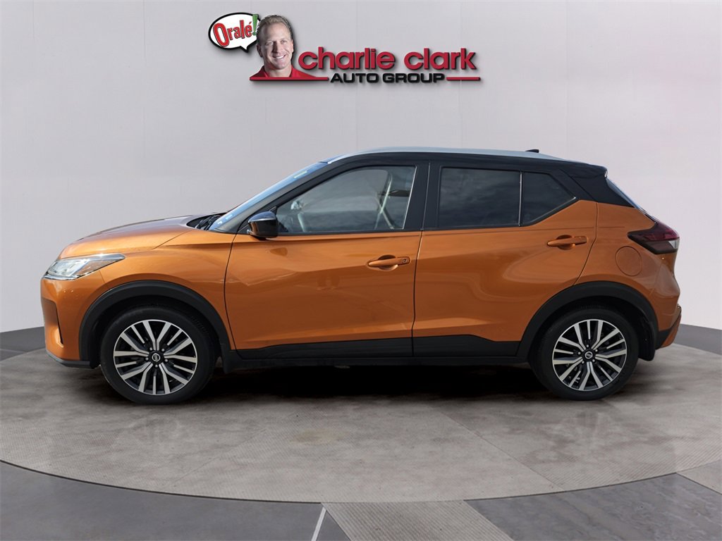 Used 2021 Nissan Kicks SV image 2