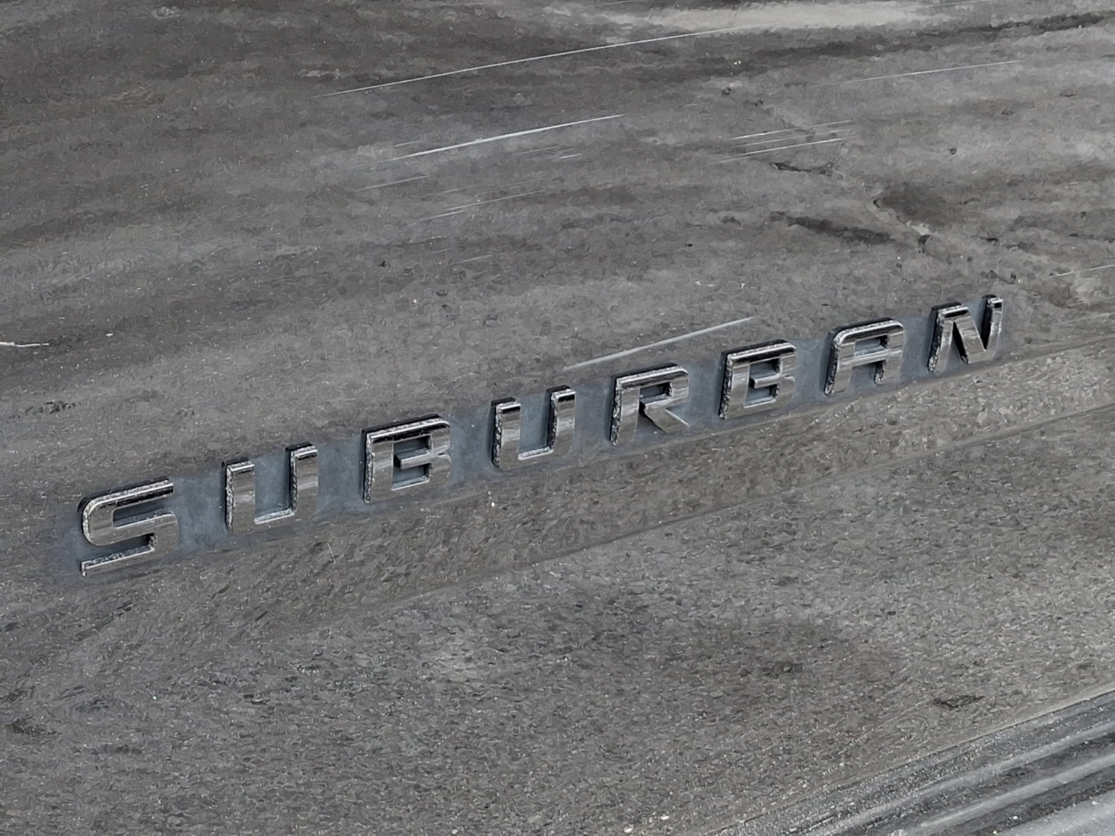 Used 2018 Chevrolet Suburban LT image 4