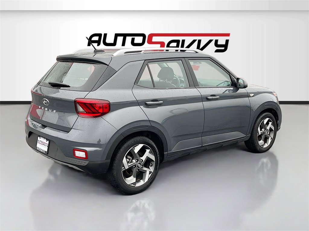 Used 2024 Hyundai Venue SEL image 7