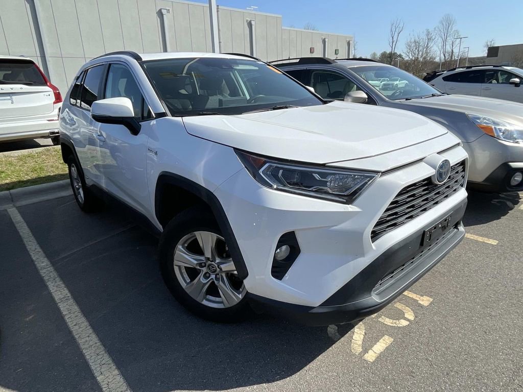 Used 2019 Toyota RAV4 XLE w/ Convenience Package image 1