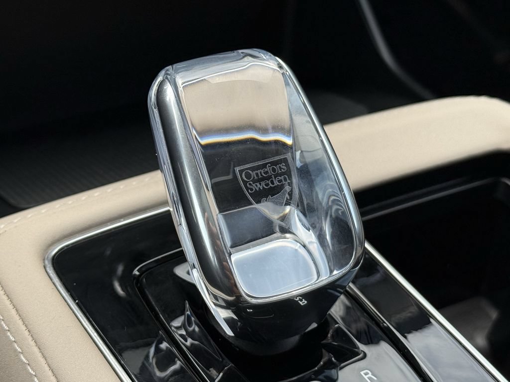 Certified 2025 Volvo XC90 B5 Core AWD/4WD image 31