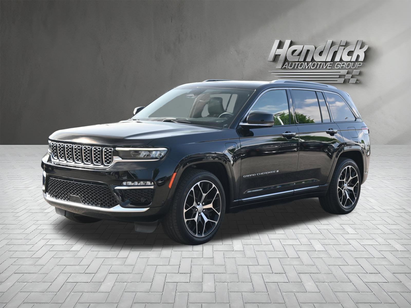 Used 2023 Jeep Grand Cherokee Summit AWD/4WD image 7