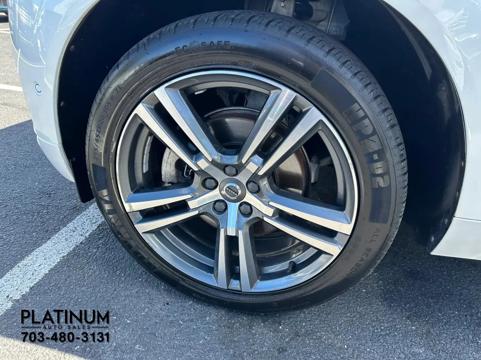 Used 2019 Volvo XC60 T5 Momentum w/ Multimedia Package AWD/4WD image 23