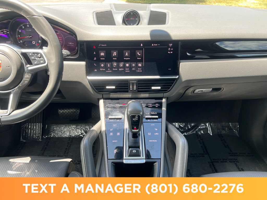 Used 2022 Porsche Cayenne w/ Premium Package AWD/4WD image 17