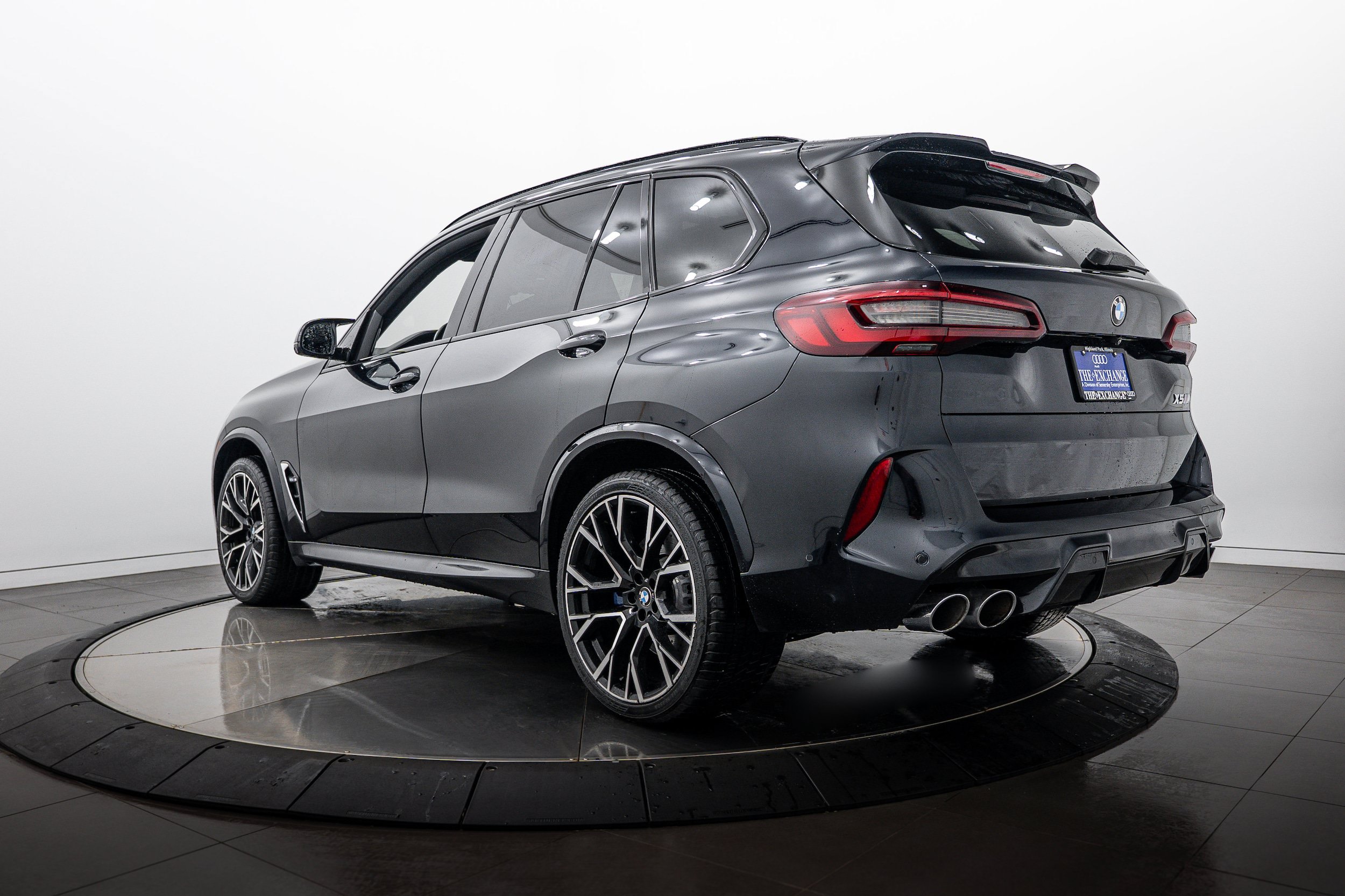 Used 2021 BMW X5 M w/ Executive Package AWD/4WD image 5