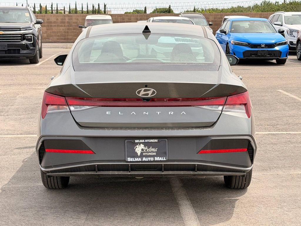 New 2026 Hyundai Elantra SE FWD image 5