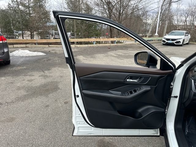 Used 2023 Nissan Rogue SV w/ SV Premium B Package image 26