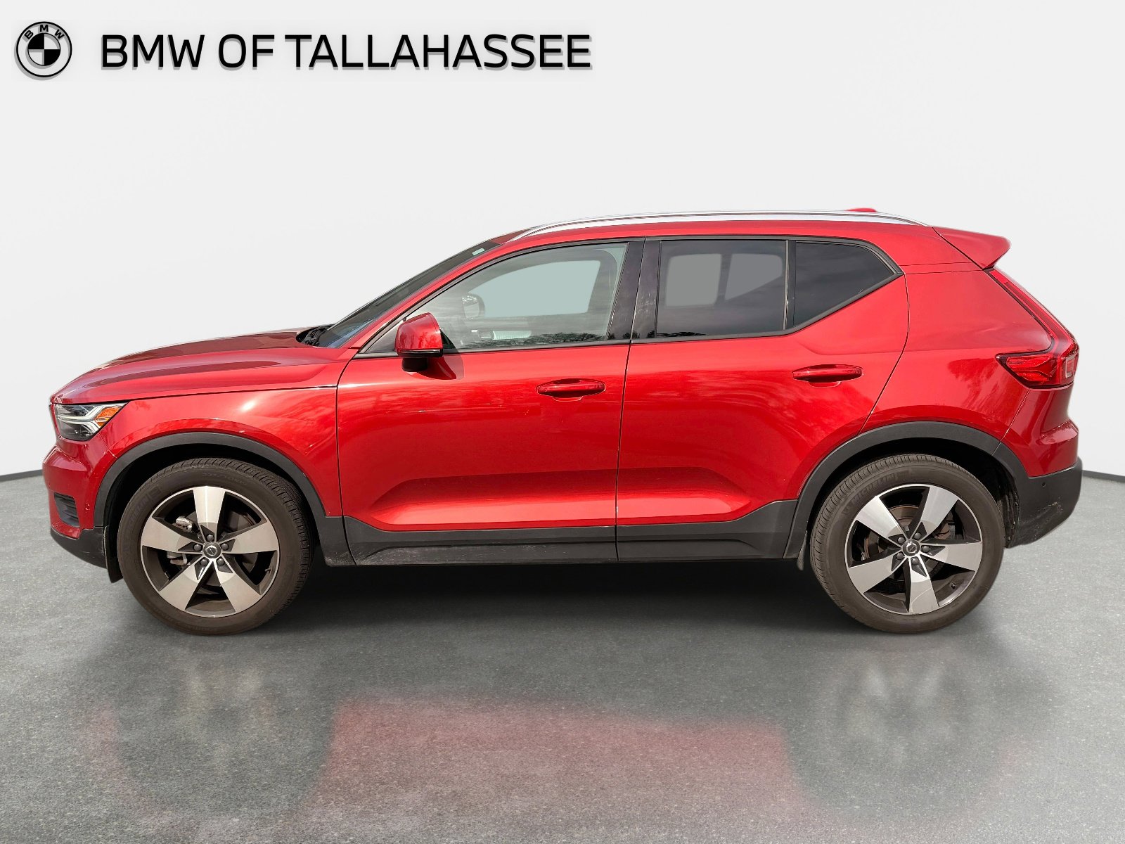 Used 2019 Volvo XC40 T5 Momentum image 9