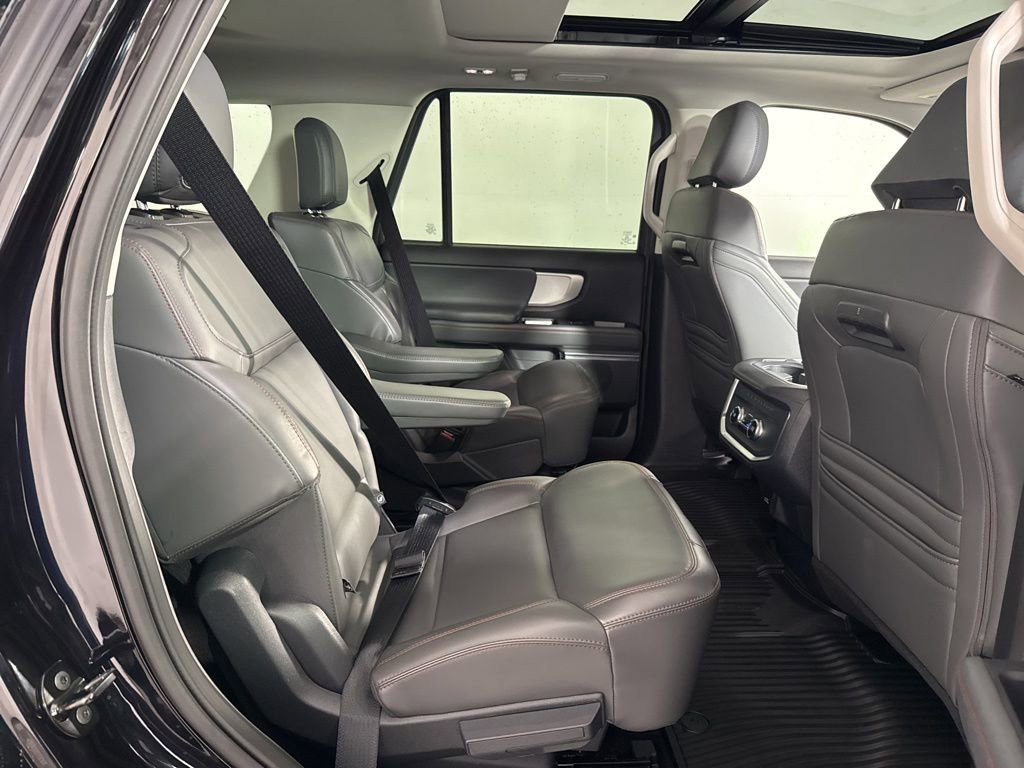 Used 2025 Ford Expedition Active AWD/4WD image 17