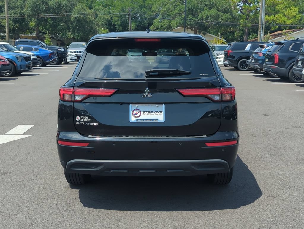 Used 2024 Mitsubishi Outlander ES AWD/4WD image 6