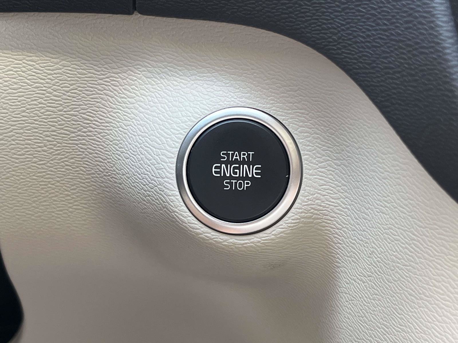 Certified 2024 Volvo XC40 B5 Plus w/ Protection Package Premier AWD/4WD image 24