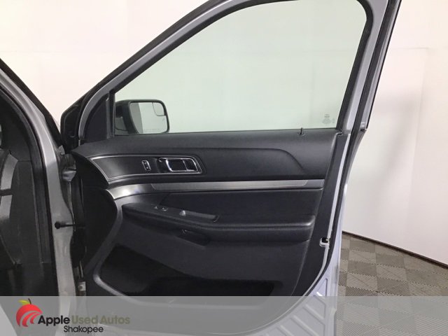 Used 2018 Ford Explorer XLT w/ Equipment Group 202A image 25
