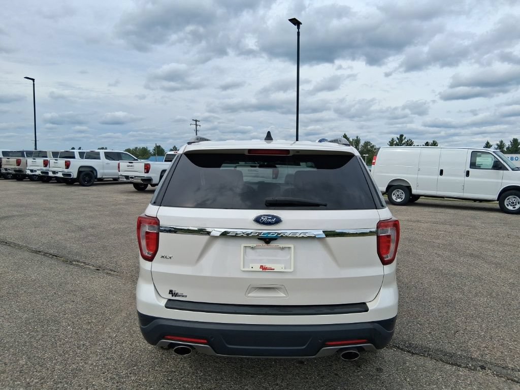 Used 2018 Ford Explorer XLT FWD image 4