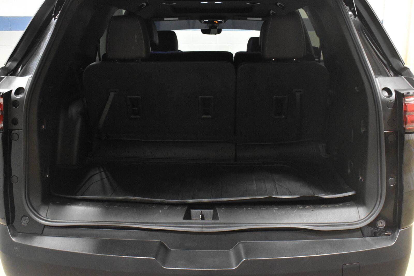 Used 2023 Chevrolet Traverse LT w/ LT Premium Package AWD/4WD image 28
