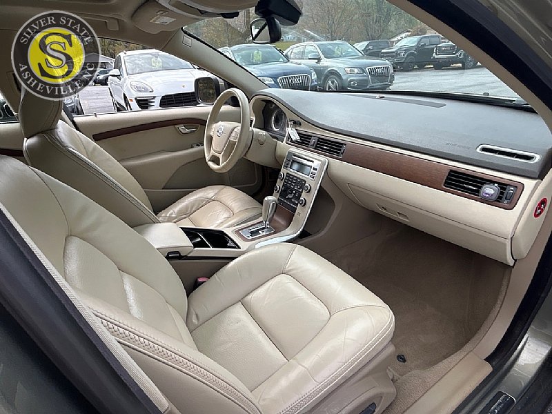 Used 2011 Volvo XC70 3.2 image 16