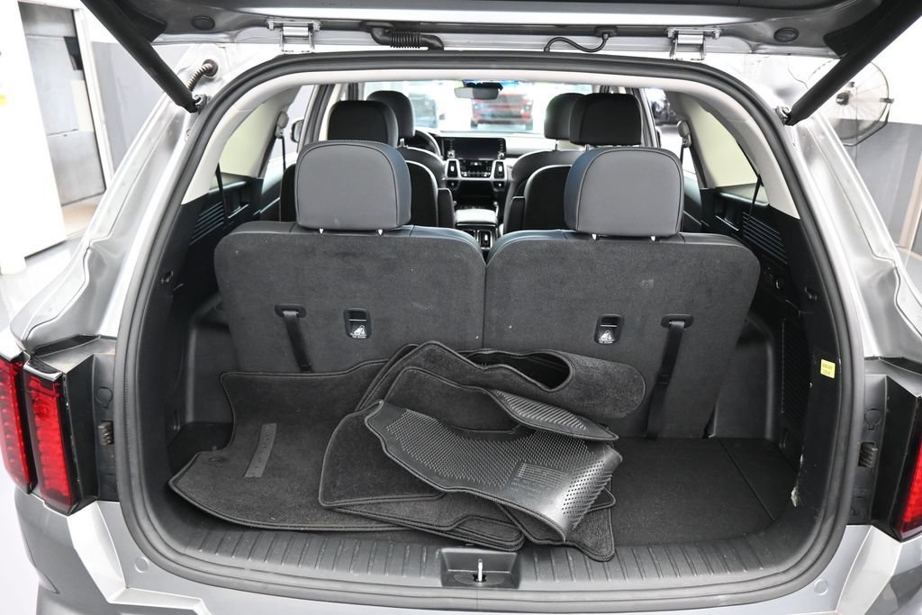 Used 2023 Kia Sorento EX w/ Panoramic Sunroof Package FWD image 45