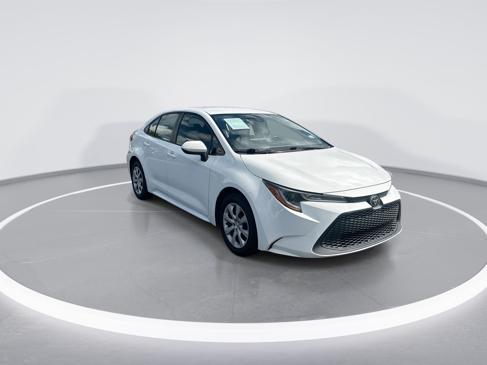 Used 2022 Toyota Corolla LE FWD image 2