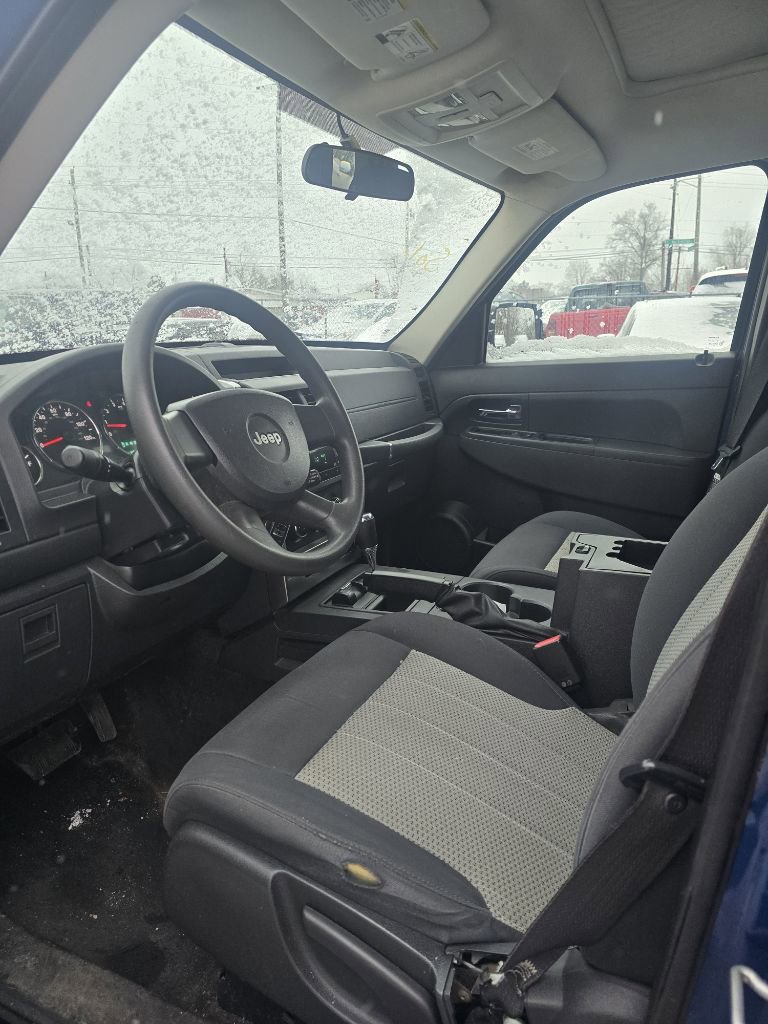 Used 2010 Jeep Liberty 4WD Sport image 5