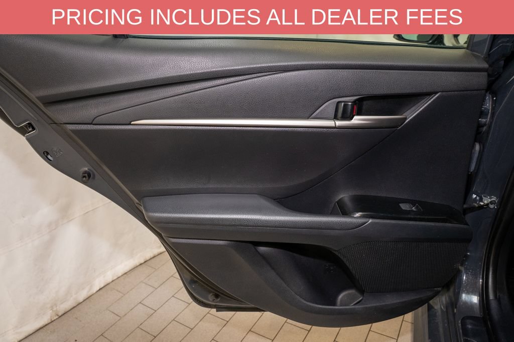 Used 2025 Toyota Camry SE FWD image 9