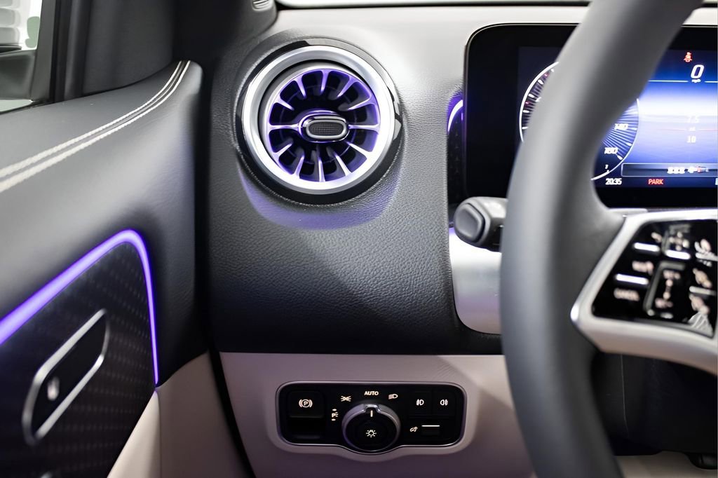 Used 2025 Mercedes-Benz GLB 250 GLB 250 image 20