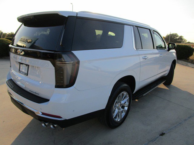New 2026 Chevrolet Suburban Premier image 7