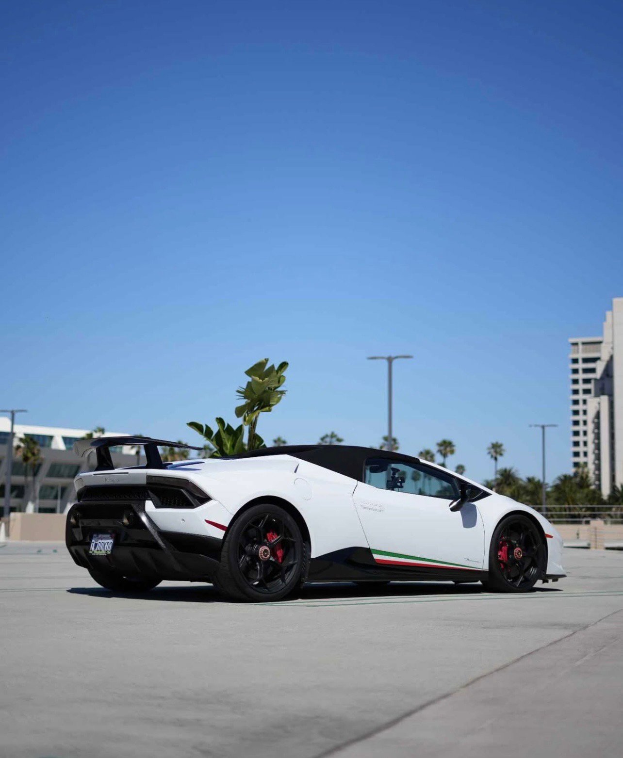 Used 2018 Lamborghini Huracan Performante AWD/4WD image 8