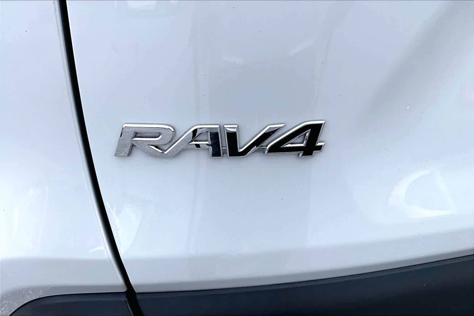 Used 2023 Toyota RAV4 XLE Premium FWD image 31