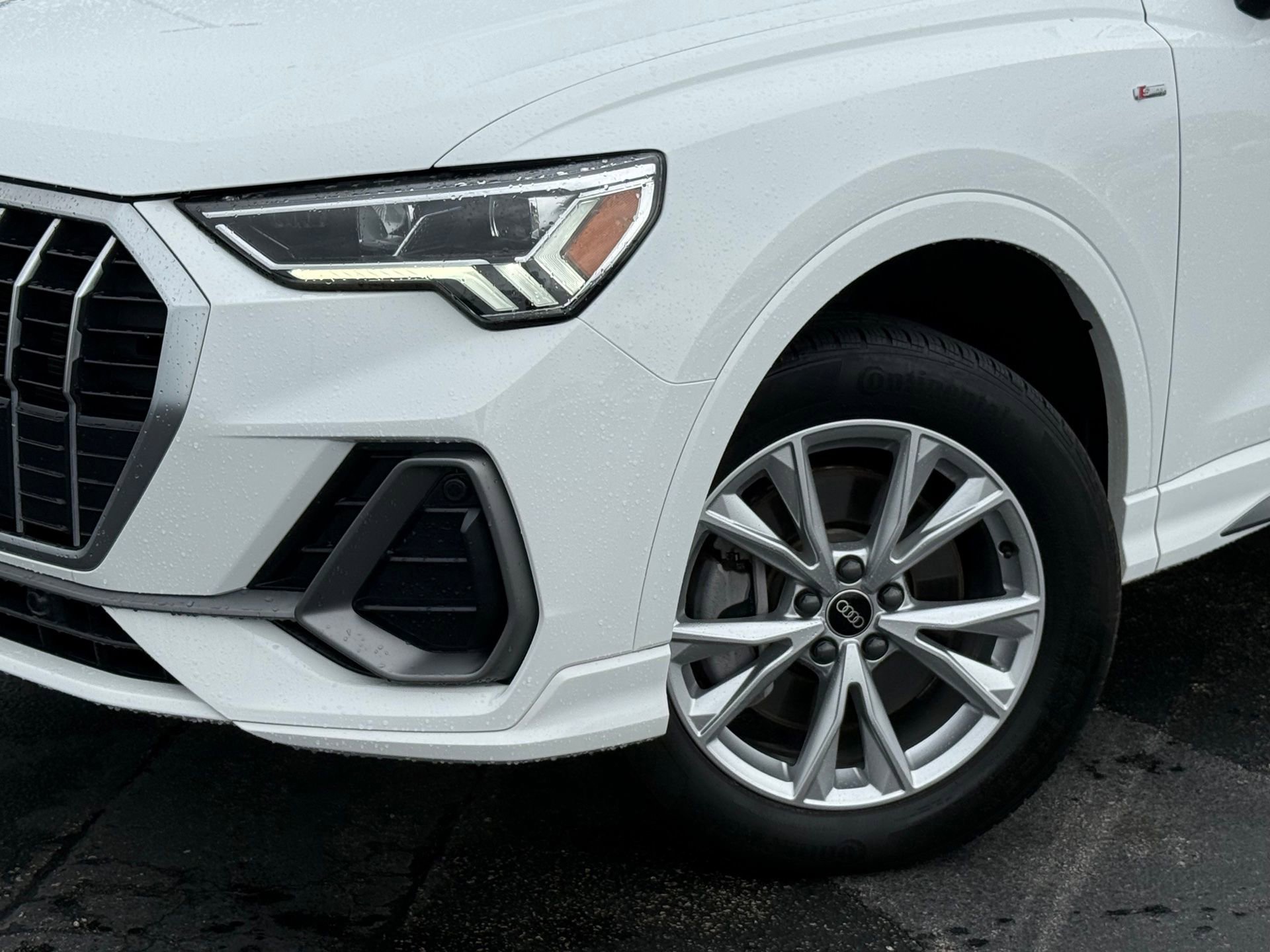 Used 2023 Audi Q3 2.0T Premium w/ Convenience Package AWD/4WD image 2
