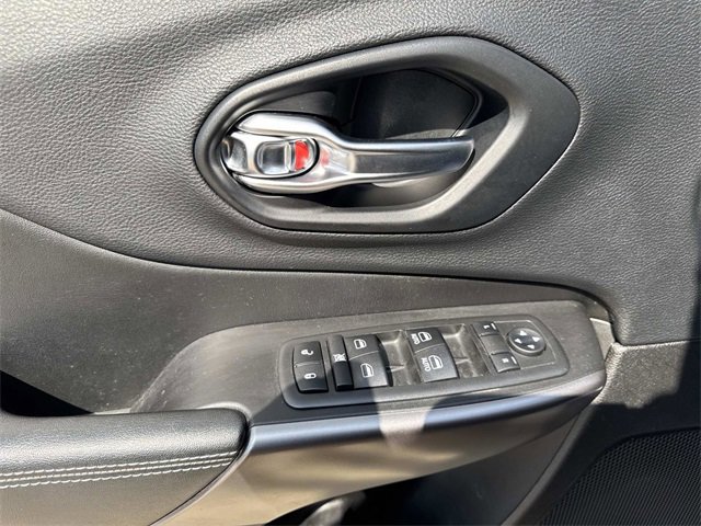 Used 2019 Jeep Cherokee Latitude Plus w/ Comfort/Convenience Group image 19