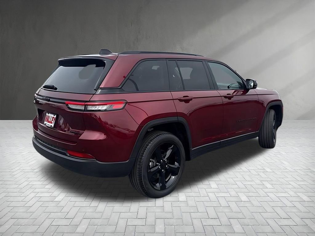 Used 2023 Jeep Grand Cherokee Limited w/ Black Appearance Package image 49
