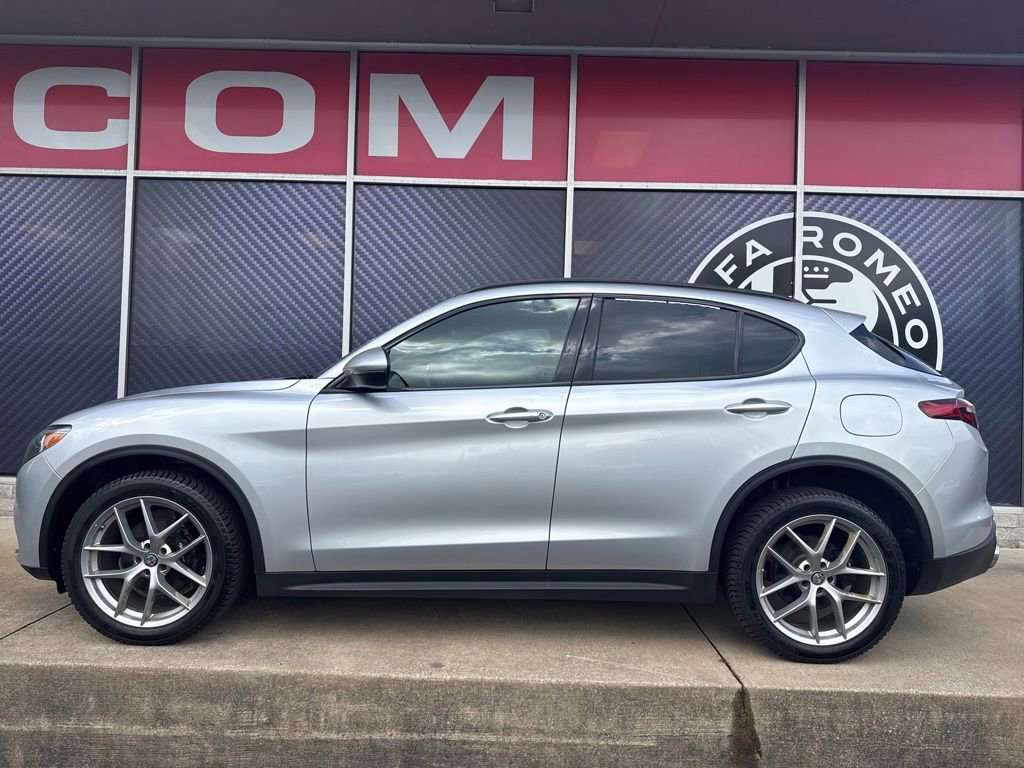 Used 2018 Alfa Romeo Stelvio Ti Sport AWD/4WD image 17