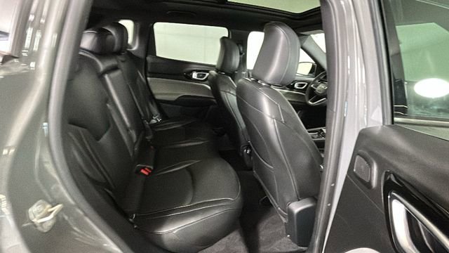 Used 2023 Jeep Compass Limited w/ Sun and Sound Group AWD/4WD image 30