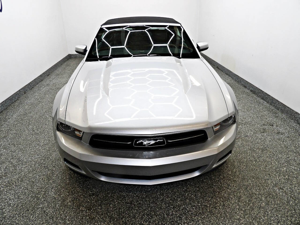 Used 2010 Ford Mustang Premium image 2