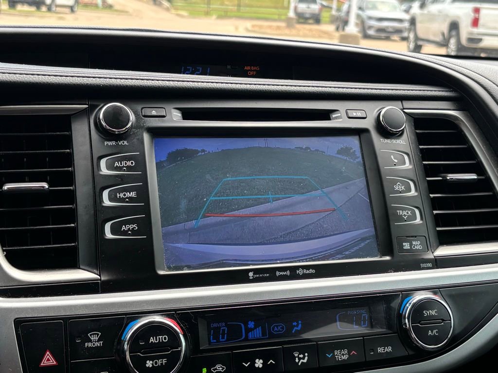 Used 2019 Toyota Highlander SE FWD image 23