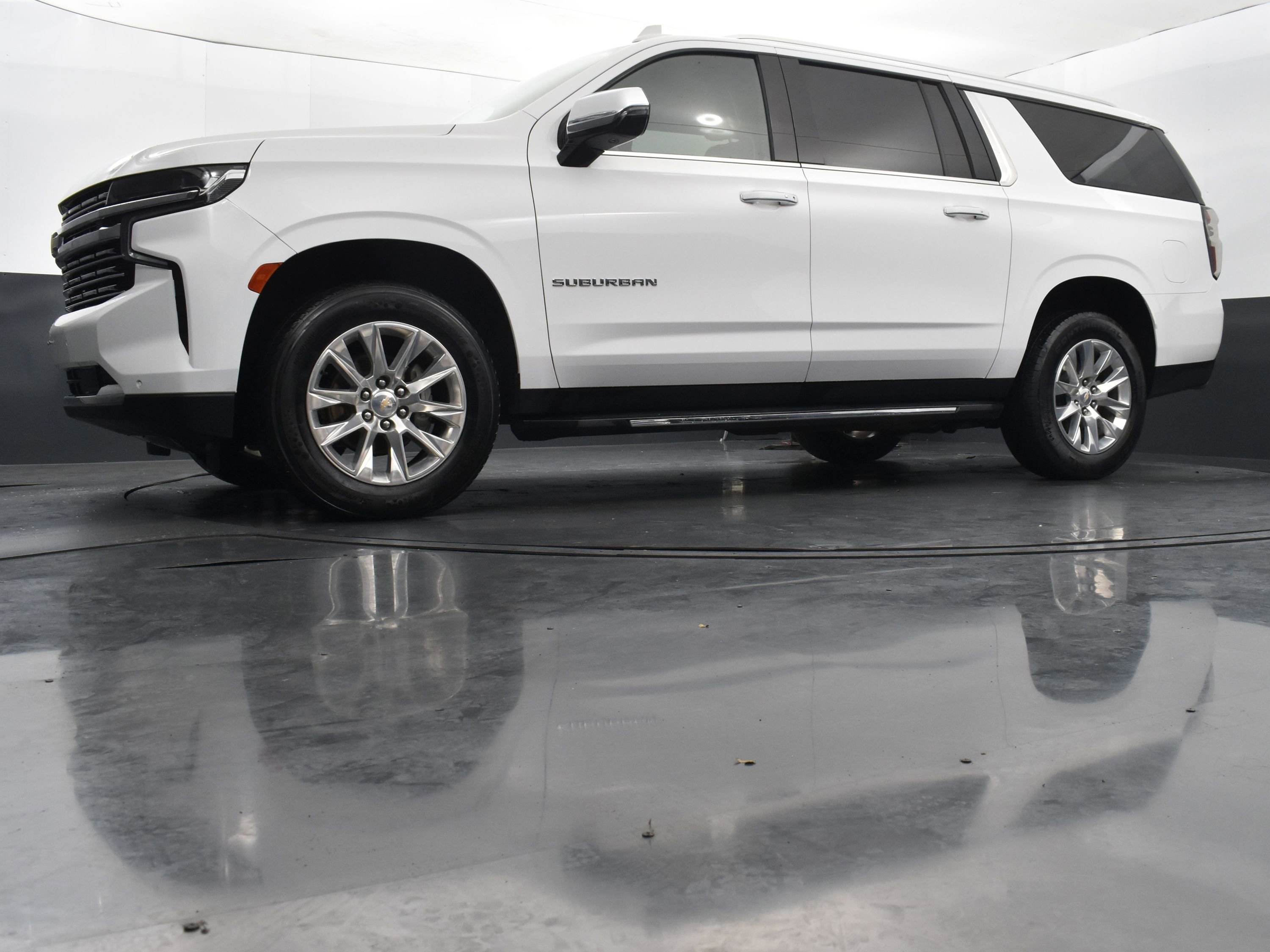 Used 2024 Chevrolet Suburban Premier AWD/4WD image 34