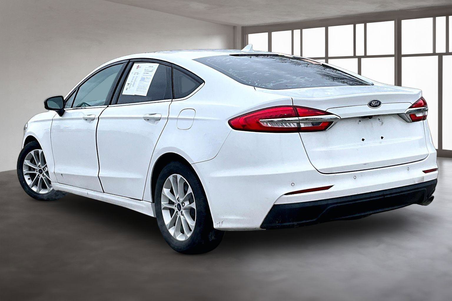 Used 2020 Ford Fusion SE image 11