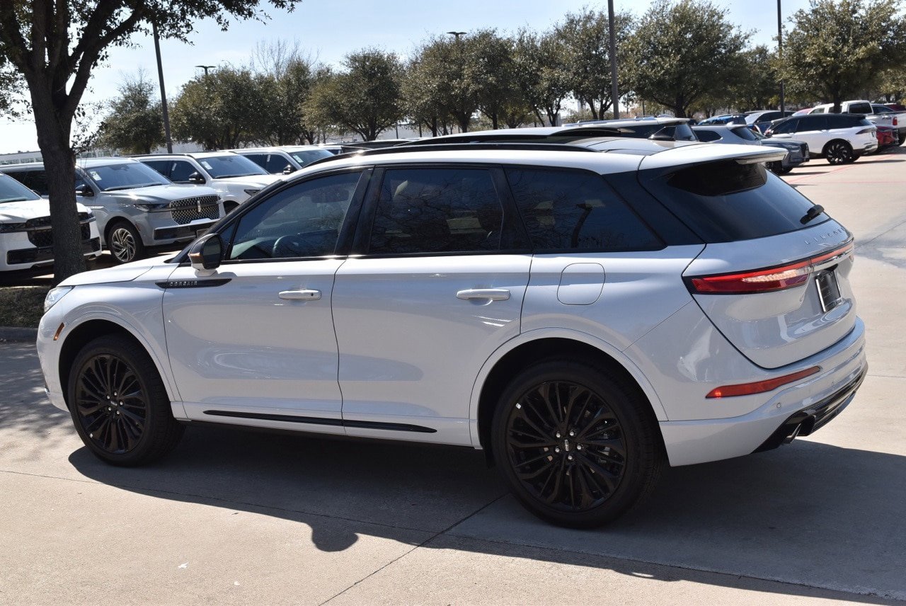 New 2026 Lincoln Corsair Reserve w/ Jet Appearance Package FWD image 10