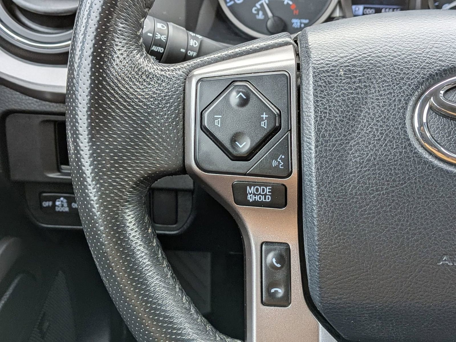 Used 2019 Toyota Tacoma Limited image 17