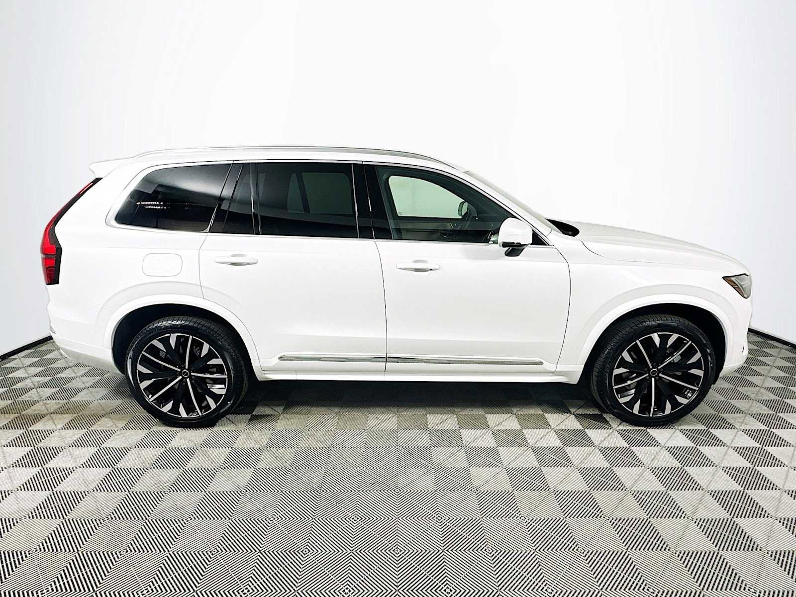 New 2026 Volvo XC90 B5 Core AWD/4WD image 8